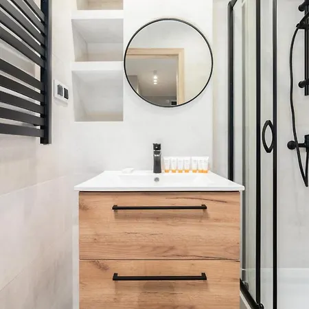 Apartment Stylish Near Wroclavia For 4 Guests By Renters Wroclaw